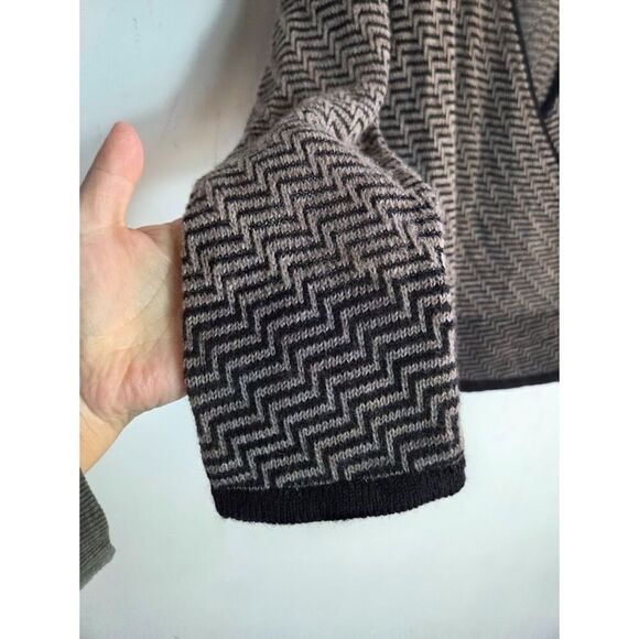 Max Mara Grey & Black Trim Chevron Print Alpaca/Wool Faux Wrap Sweater Large - Picture 3 of 8